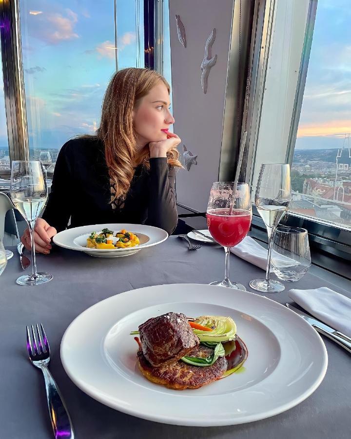 Sky Suite Hotel ปราก ภายนอก รูปภาพ